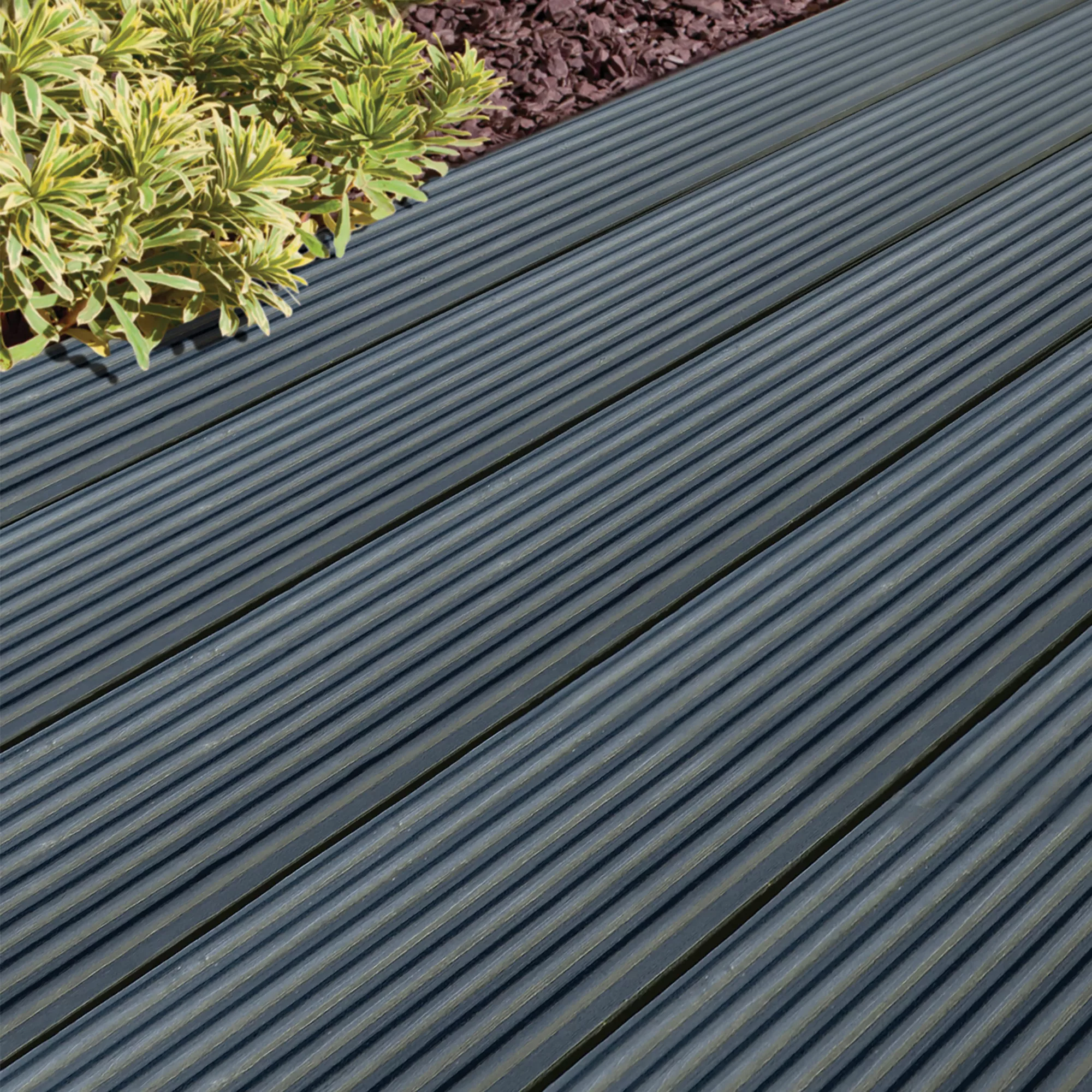 Ronseal Ultimate Protection Charcoal Matt Decking Wood Stain, 2.5L 5 Ronseal Ultimate Protection Charcoal Matt Decking Wood Stain, 2.5L - Image 3