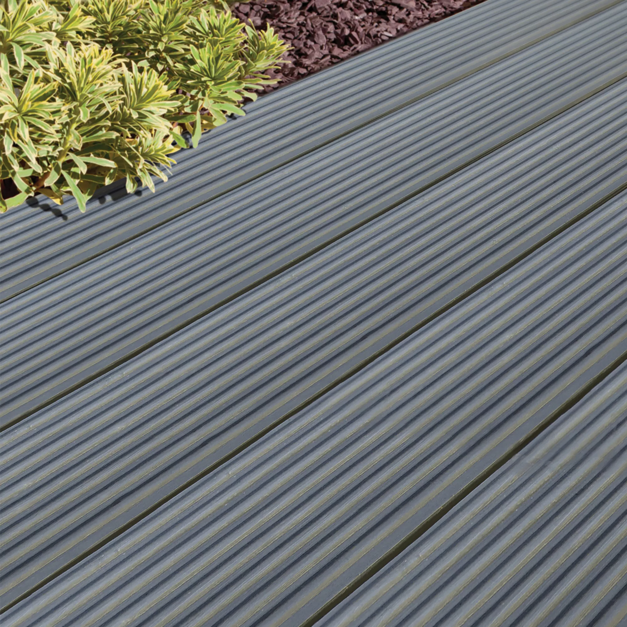 Ronseal Ultimate Protection Slate Matt Decking Wood Stain, 2.5L 5 Ronseal Ultimate Protection Slate Matt Decking Wood Stain, 2.5L - Image 3